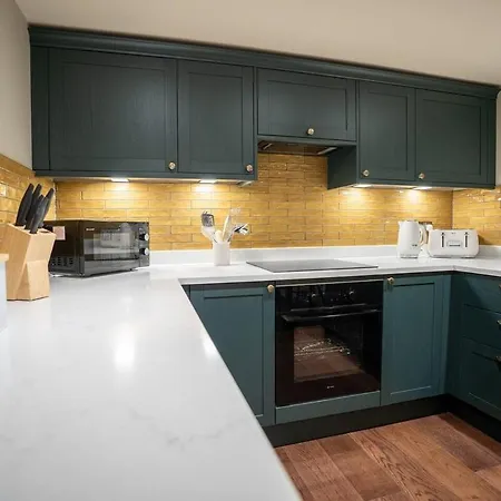 Pineapple - 1 Bristol